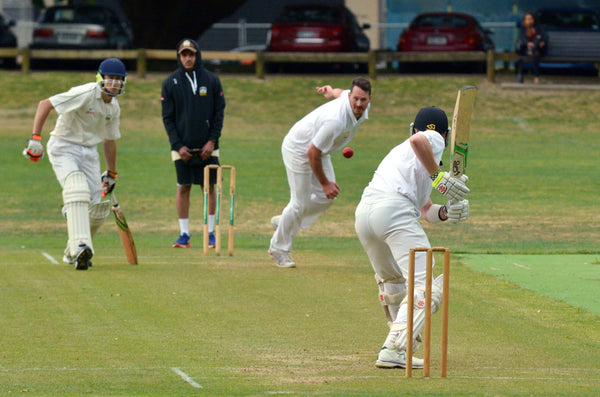 Lightweight cricket bats - vs - heavy cricket bats - Explained