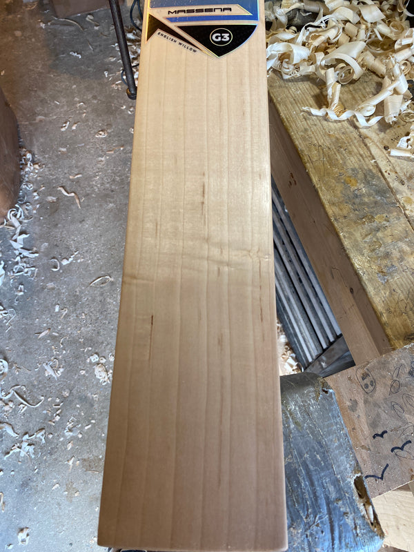 Grade 3 English Willow Cricket Bat - 2lb 11oz (TRO31)