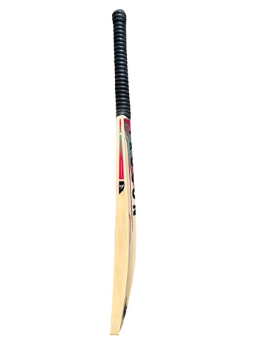 A Grade 1, Size 6 English Willow Cricket Bat Weighing 1lb 15oz. A Perfectly Balanced, Lightweight Pick-Up Cricket Bat With Large Profiles and an Incredible Ping, a Perfect Cricket Bat for a Boy or Girl Who Is 5.15ft – 5.34ft Tall