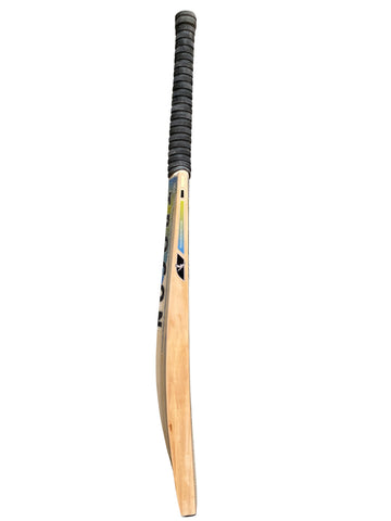 A Grade 2 English Willow Ladies Cricket Bat Weighing 2lb 9oz. A Beautiful Cricket Bat With Large Edges, a Huge Sweet Spot and Incredible Ping, an Incredible Cricket Bat for Any Serious Female Cricketer