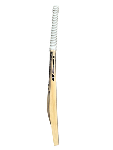 A Grade 2 Short Handle English Willow Cricket Bat Weighing 2lb 12oz. A Cricket Bat With Massive Edges, Large Spine and Beautiful Sweet Spot With Incredible Ping, a Lovely Grade 2 for Any Serious Cricketer