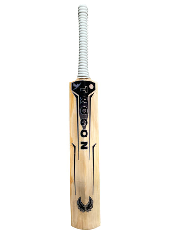 A Grade 2 Short Handle English Willow Cricket Bat Weighing 2lb 12oz. A Cricket Bat With Massive Edges, Large Spine and Beautiful Sweet Spot With Incredible Ping, a Lovely Grade 2 for Any Serious Cricketer