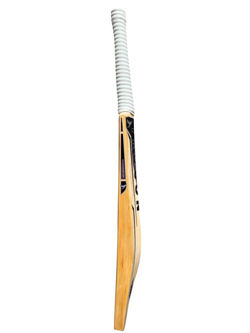 A Grade 2 Short Handle English Willow Cricket Bat Weighing 2lb 12oz. A Cricket Bat With Massive Edges, Large Spine and Beautiful Sweet Spot With Incredible Ping, a Lovely Grade 2 for Any Serious Cricketer