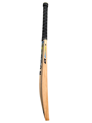 A Grade 2 English Willow Ladies Cricket Bat Weighing 2lb 7oz. A Beautiful Cricket Bat With Large Edges, a Huge Sweet Spot and Incredible Ping, an Incredible Cricket Bat for Any Serious Female Cricketer
