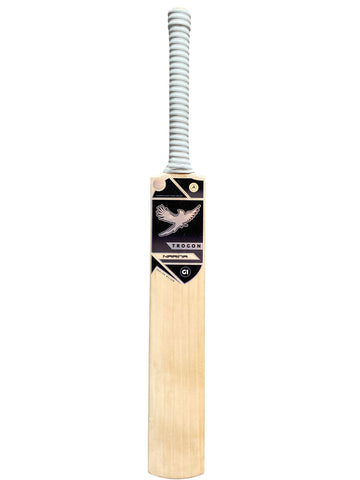 Grade 1 English Willow Cricket Bat Weighing 2lb 12oz, but Feels Like 2lb 9oz on Pick Up and Insanely Good Ping. 7 Lovely Grains With a Large Sweet Spot and Full Length Bow, an Ideal Cricket Bat for Any Serious Cricketer