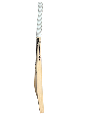 Grade 1 English Willow Cricket Bat Weighing 2lb 12oz, but Feels Like 2lb 9oz on Pick Up and Insanely Good Ping. 7 Lovely Grains With a Large Sweet Spot and Full Length Bow, an Ideal Cricket Bat for Any Serious Cricketer