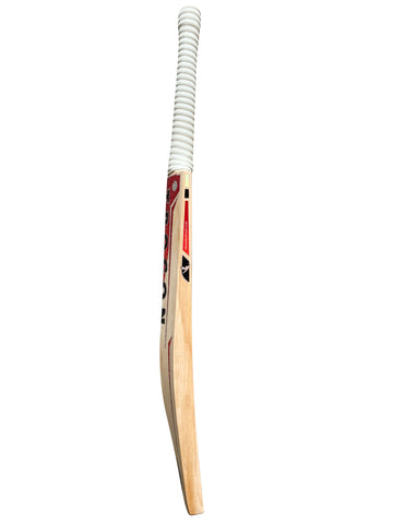 A Grade 1 English Willow Cricket Bat Weighing 2lb 9oz. A Beautiful Cricket Bat With a Full-Length Bow, Large Sweet Spot, Huge Edges and Incredible Ping and Lightweight Pick Up.