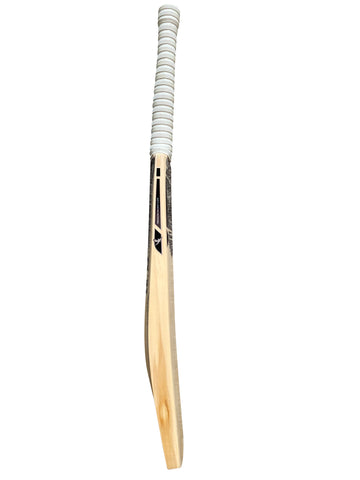 A Grade 1 Short Handle English Willow Cricket Bat Weighing 2lb 12oz, With a Light Pick-Up Feeling Like 2lb 10oz With a Full-Blade Bow, a Serious Grade 1 Cricket Bat for a Serious Cricketer.