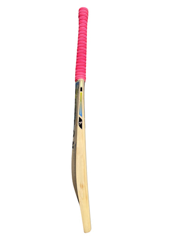A Grade 3 English Willow Cricket Bat Weighing 2lb 11oz. With a Lightweight Pick-Up Feeling Closer to 2lb 9oz, a Large Sweet Spot, Massive Edges and Lovely Ping, It’s Perfect for a Part-Time Cricketer