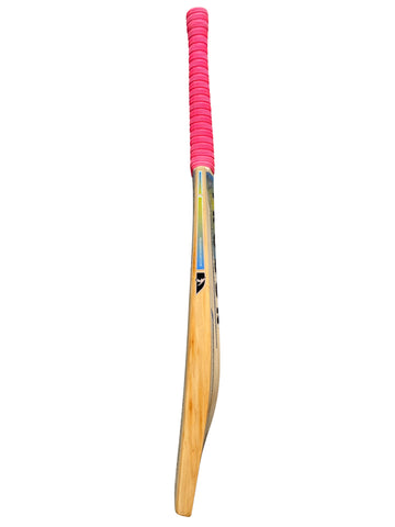 A Grade 3 English Willow Cricket Bat Weighing 2lb 11oz. With a Lightweight Pick-Up Feeling Closer to 2lb 9oz, a Large Sweet Spot, Massive Edges and Lovely Ping, It’s Perfect for a Part-Time Cricketer