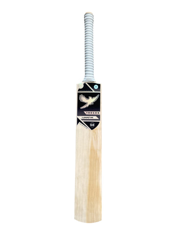Grade 3 English Willow Short Handle Cricket Bat Weighing 2lb 12oz. A Beautiful Blade With 8 Grains, With a Light Pickup Around 2lb 10oz, Ideal for a Beginners Adult Bat of 2nd Bat
