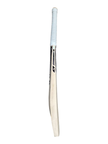 Grade 3 English Willow Short Handle Cricket Bat Weighing 2lb 12oz. A Beautiful Blade With 8 Grains, With a Light Pickup Around 2lb 10oz, Ideal for a Beginners Adult Bat of 2nd Bat