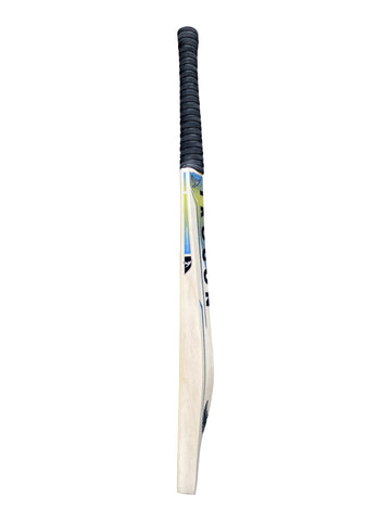 Grade 1 English Willow, Ladies/Academy Cricket Bat Weighing 2lb 9oz. Large Sweet Spot, Lightweight Pick Up, Full Bow on the Blade, Ideal for a Lady Playing Premier League Cricket