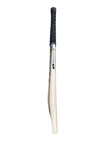 Grade 1 English Willow, Ladies/Academy Cricket Bat Weighing 2lb 9oz. Large Sweet Spot, Lightweight Pick Up, Full Bow on the Blade, Ideal for a Lady Playing Premier League Cricket
