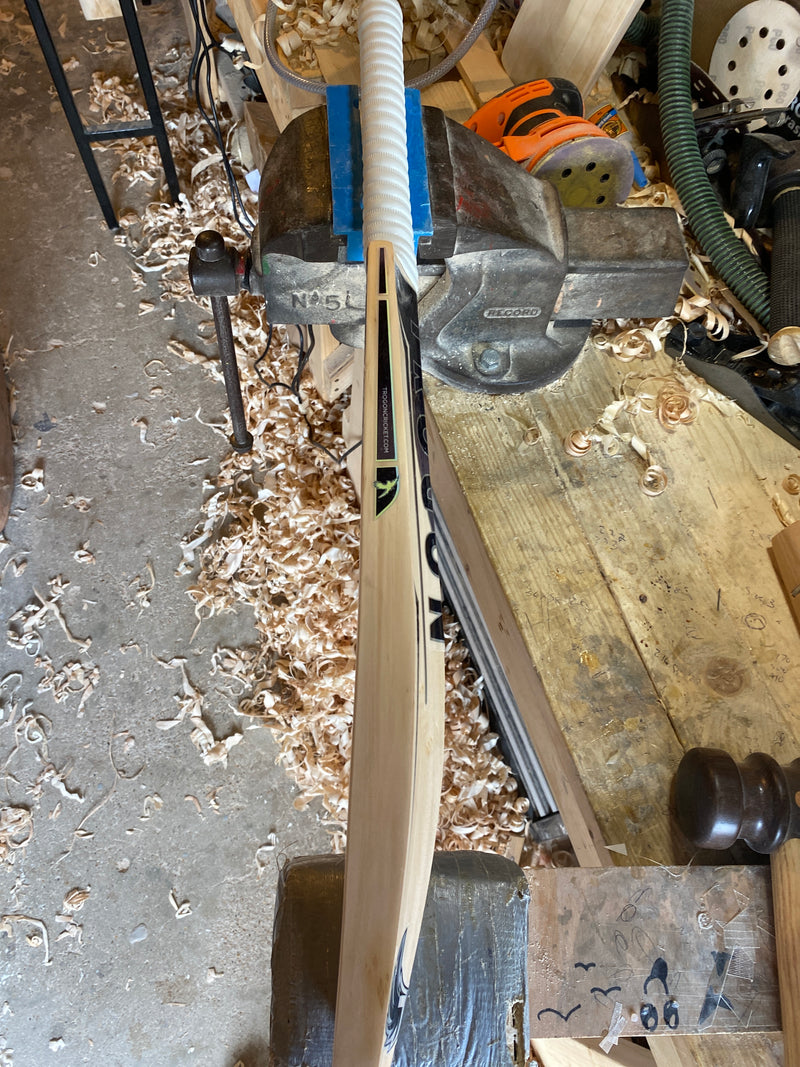 Size 3 Cricket Bat - 1LB 9.7oz (Ref: TRO12)