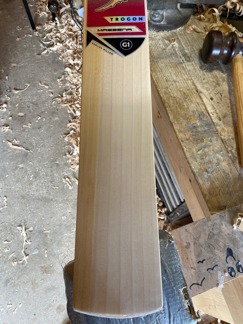 Size 6 Cricket Bat - 1lb 15.4oz (Ref: TRO18)