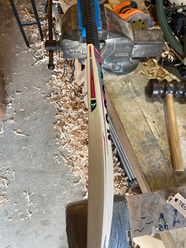 Size 6 Cricket Bat - 1lb 15.4oz (Ref: TRO18)