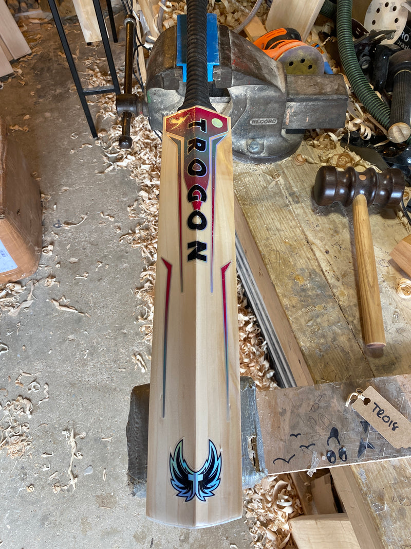 Size 6 Cricket Bat - 1lb 15.4oz (Ref: TRO18)